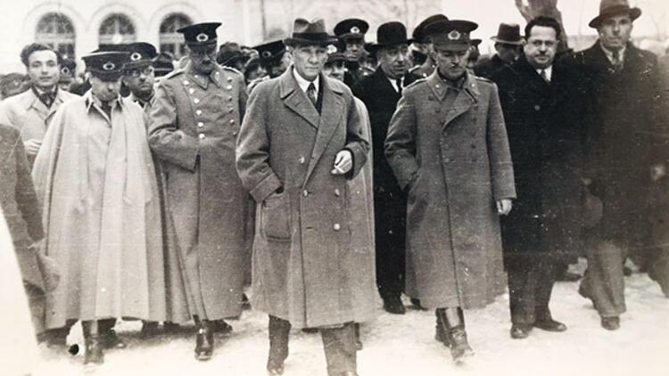 Unpublished photos of modern Turkey founder Atatürk revealed from drawer