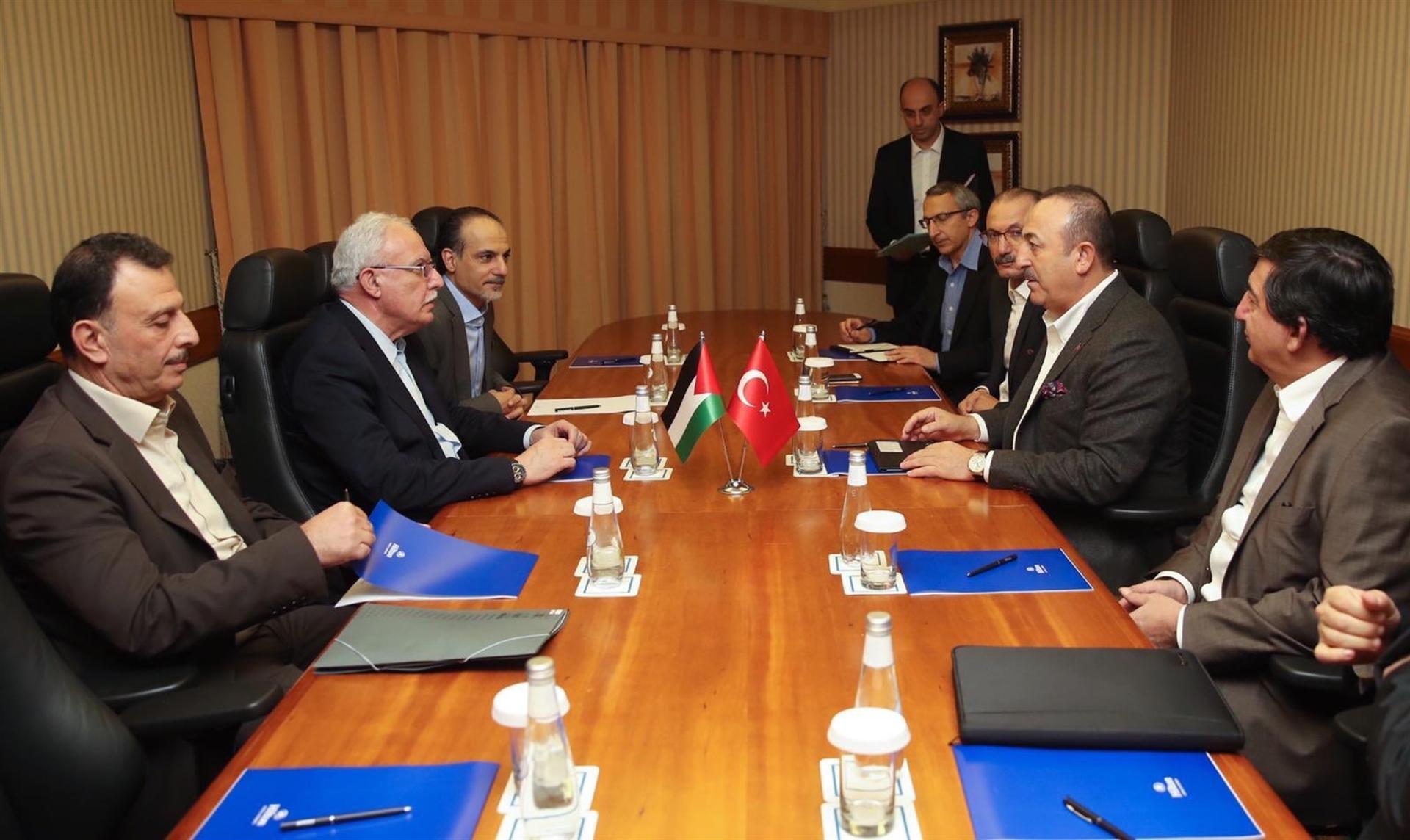 Turkish FM meets with Palestinian counterpart