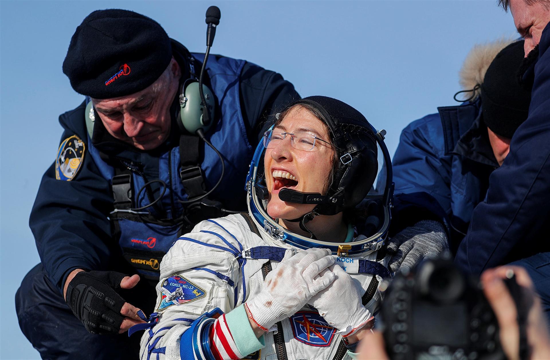 Record-breaking US astronaut returns to Earth