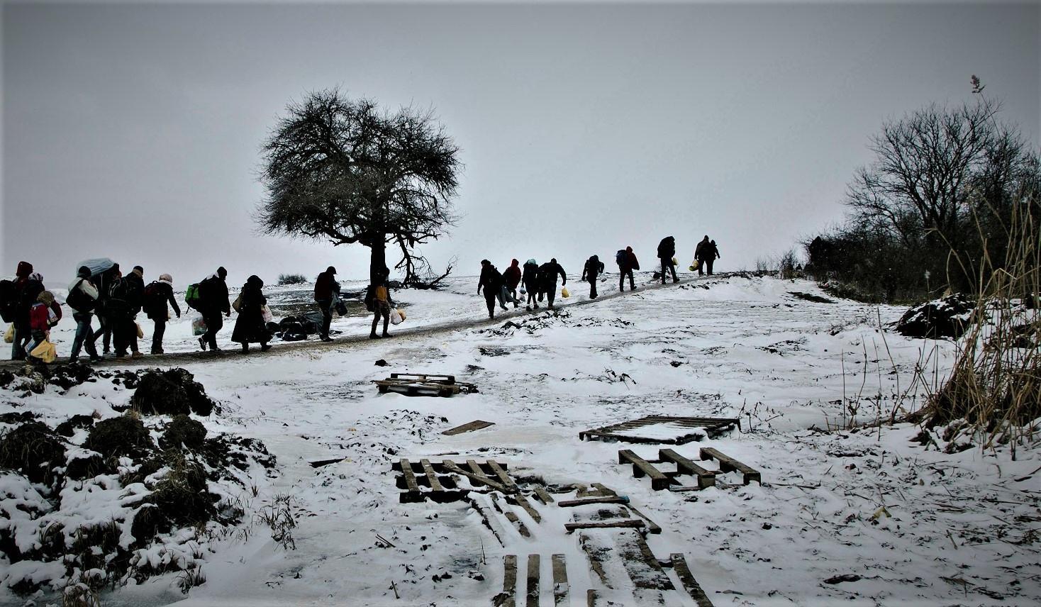 Turkish villagers give shelter to freezing migrants in Edirne