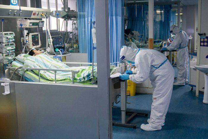 Death toll in Chinas coronavirus outbreak rises to 812