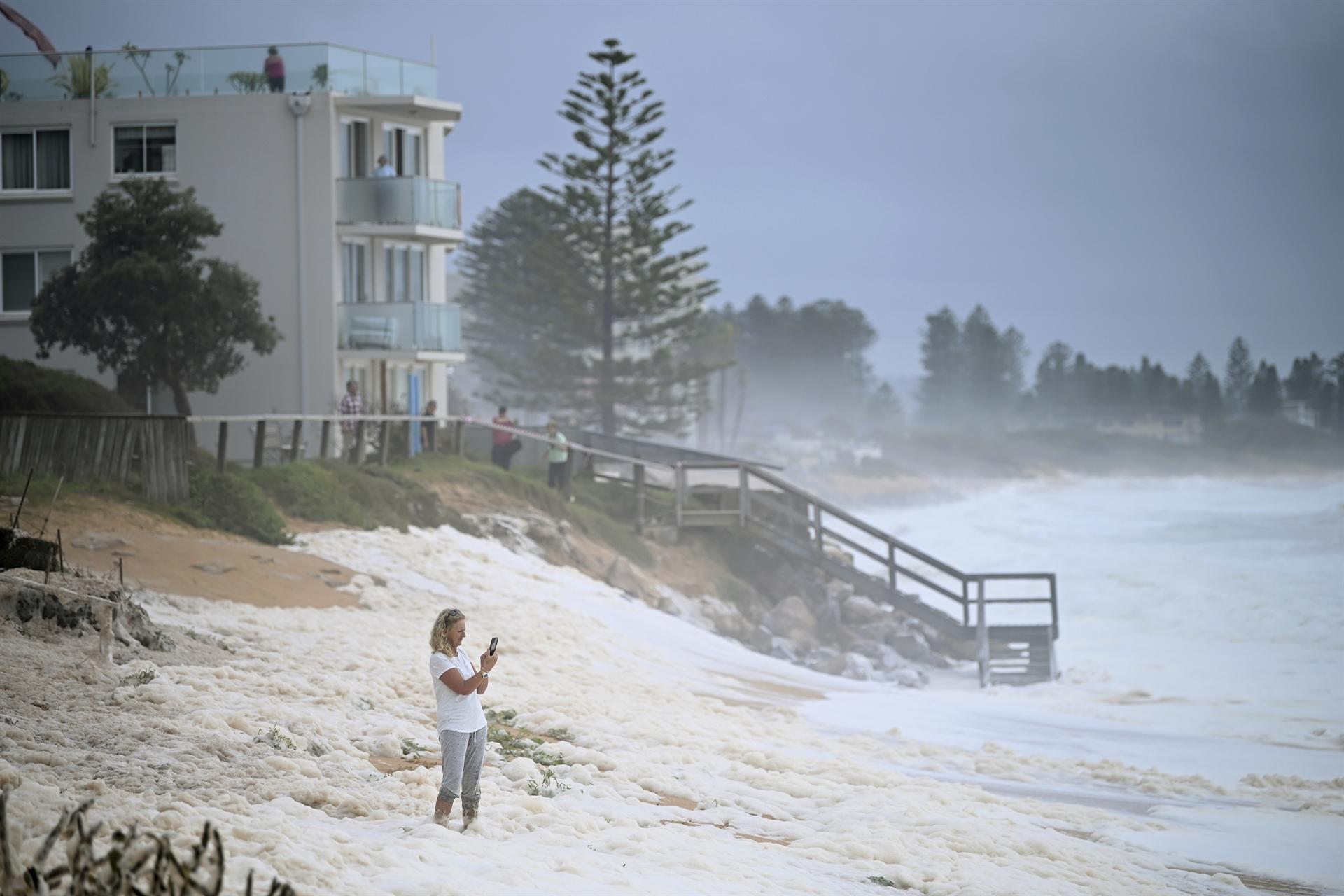 Heavy rains bring both relief and new dangers to bushfire-hit Australia
