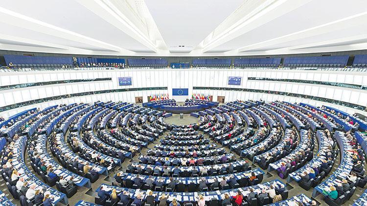 Greek EU lawmaker sanctioned over tearing Turkish flag