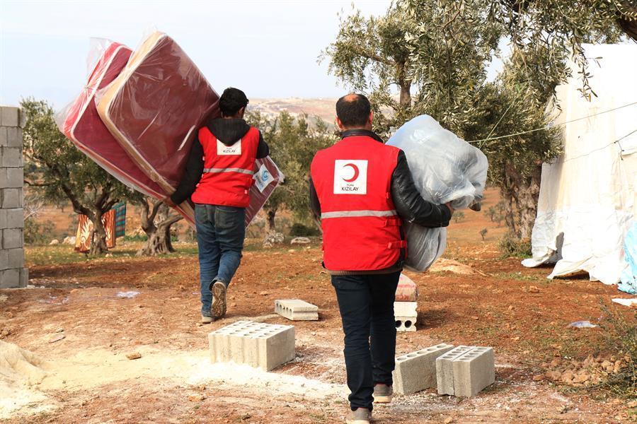 Turkish Red Crescent provides tents for Idlib refugees