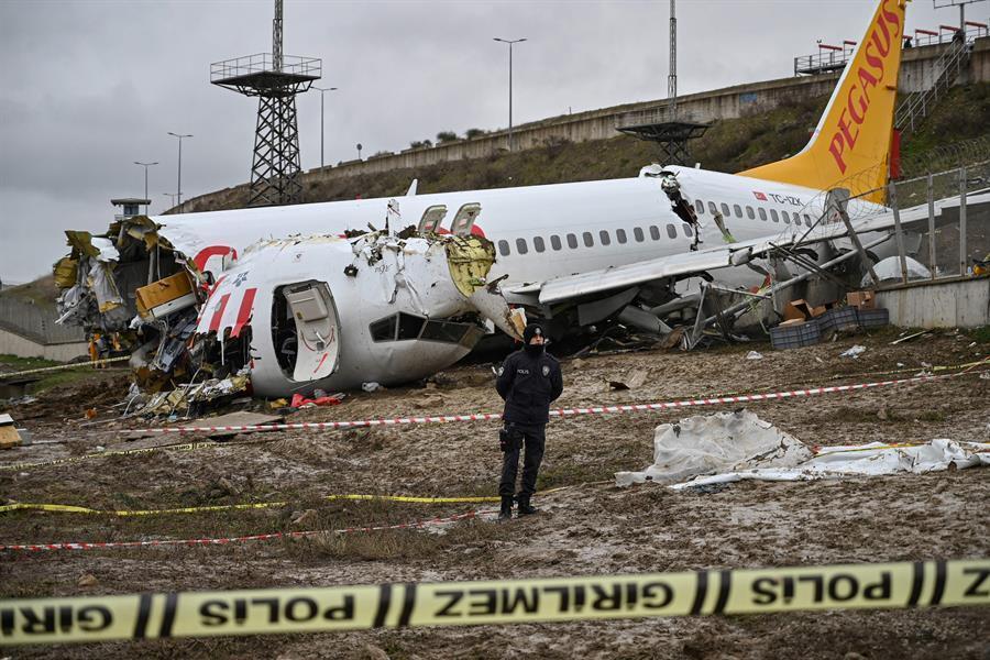 Istanbul airplane may have crashed ‘due to hydroplaning’