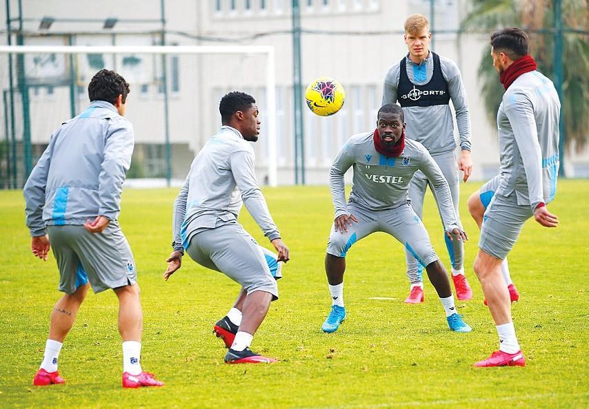 League title hopefuls set for crucial weekend