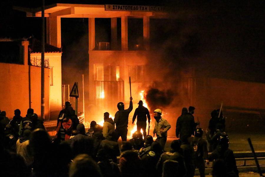 Police officers hurt in clashes over migrant camps in Greece