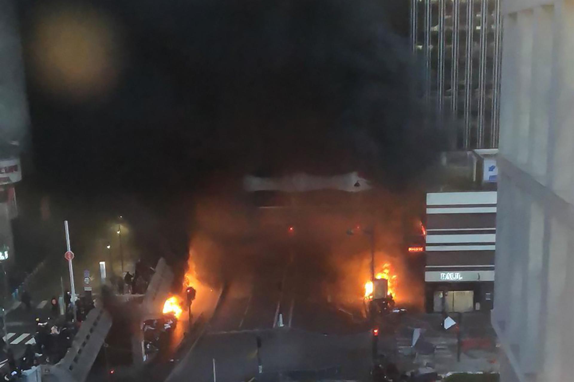 Anti-Congo regime protesters set fires in Paris