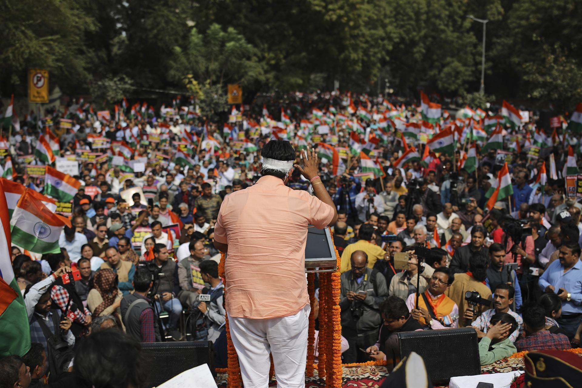 Indian police detain hundreds after Hindu-Muslim clashes in New Delhi