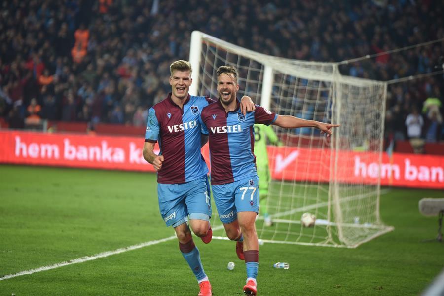 Trabzonspor beat Fenerbahçe 2-1 in Turkish Cup semis