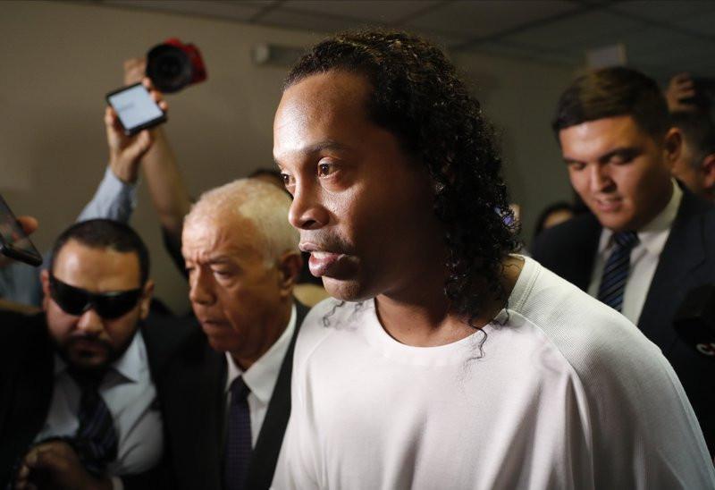 Ronaldinho arrested in Paraguay in false passport case