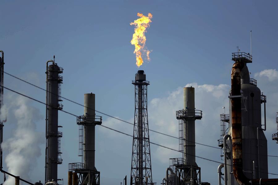 Wall Street plunges after oil shock, trading halts then resumes