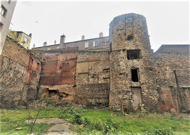 Historic buildings near Galata Tower face danger of collapse