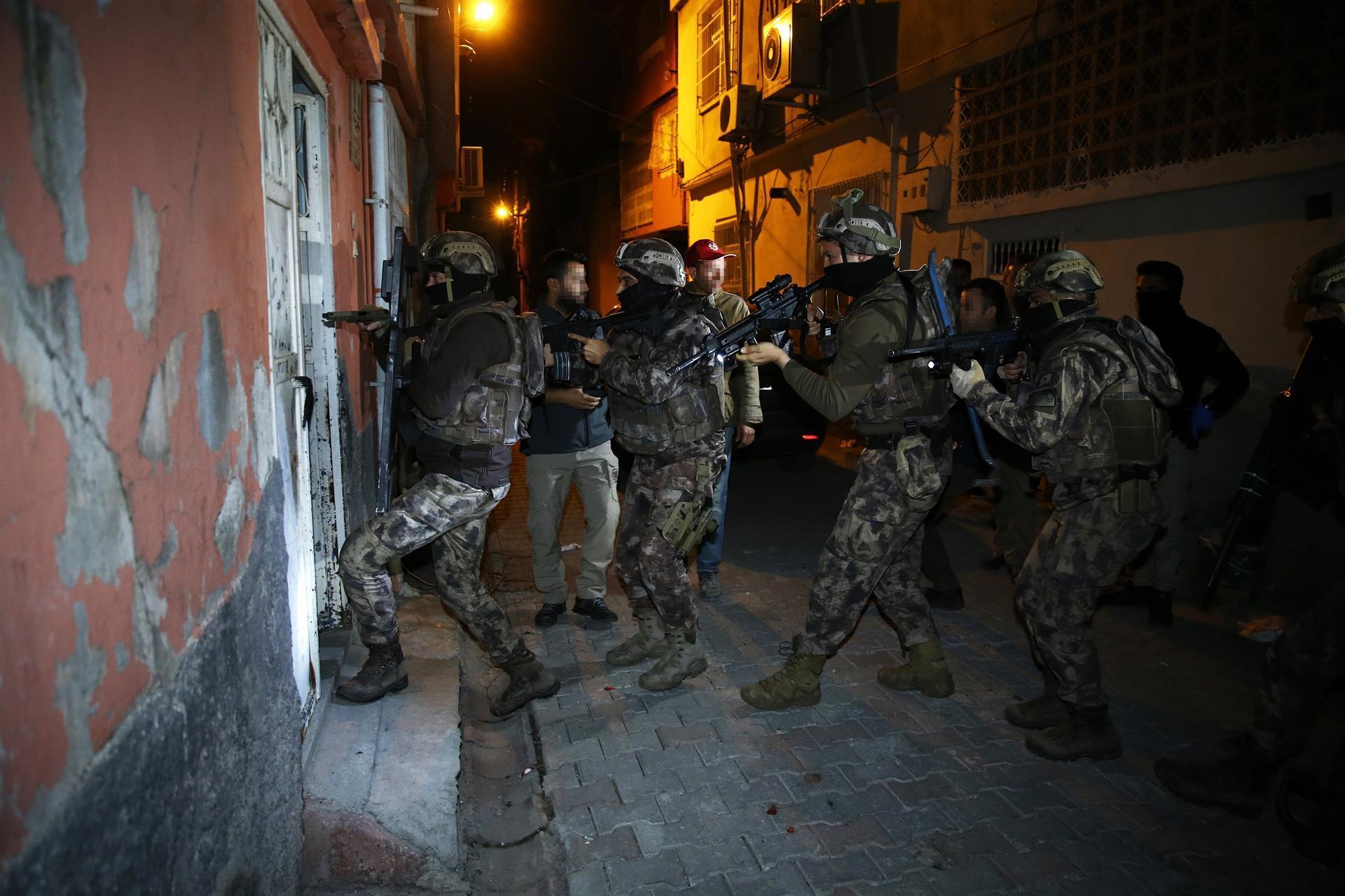 3 Syrians detained over suspected ISIL links