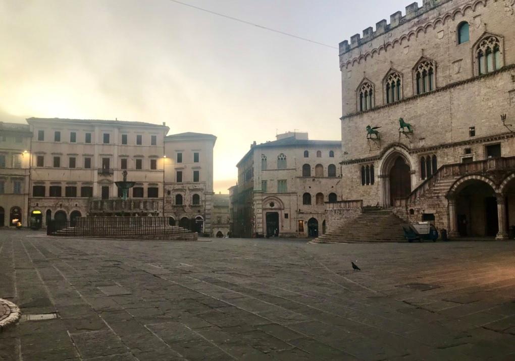 Empty streets, full houses: Italians getting used to the new way of life