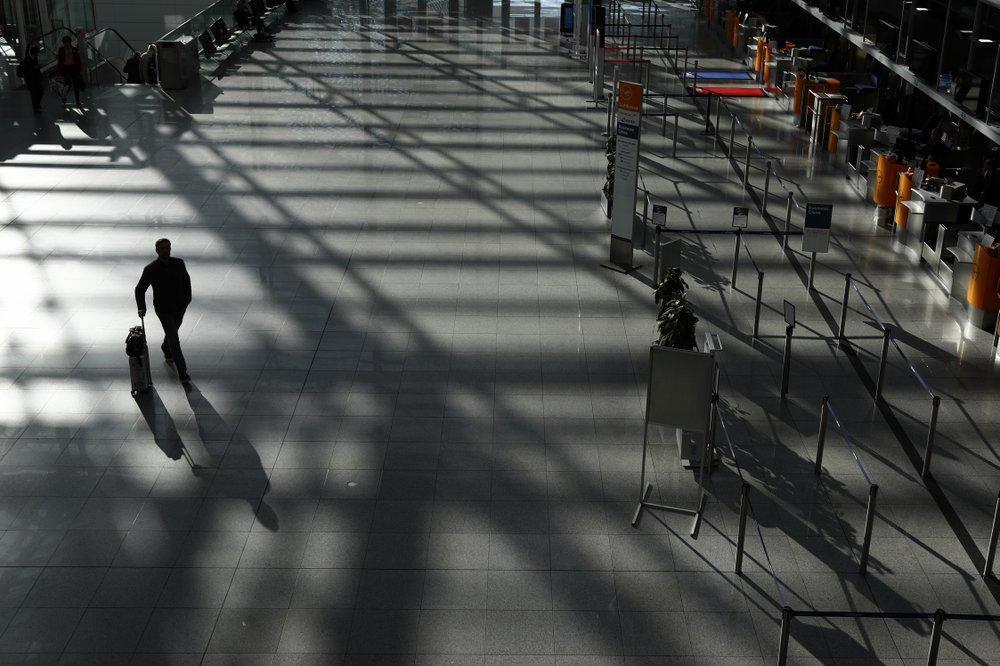 US declares emergency; world steps up fight against virus