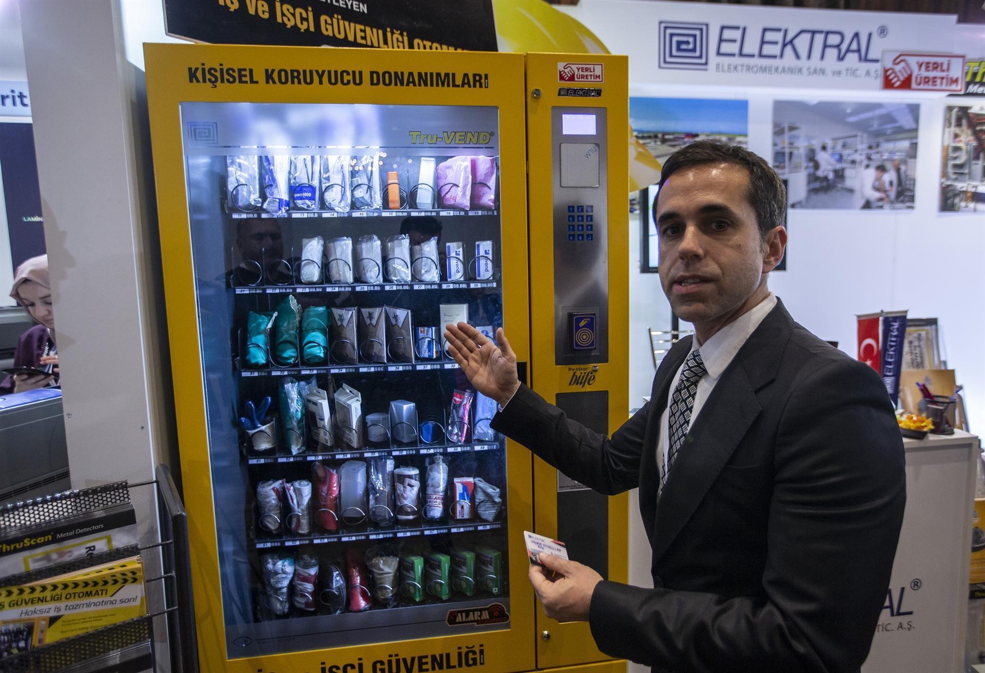 Turkish firm makes vending machine for face masks