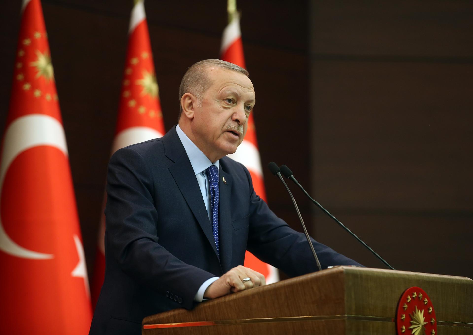 Turkey unveils 100 billion liras of aid package to combat coronavirus damage