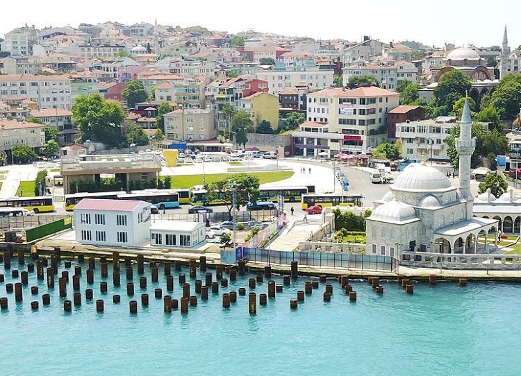 Front of historical Istanbul mosque to be filled