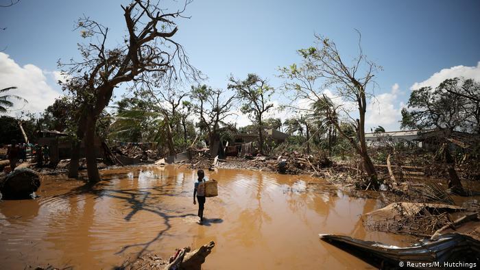 Sixty-four migrants die in the back of truck in Mozambique