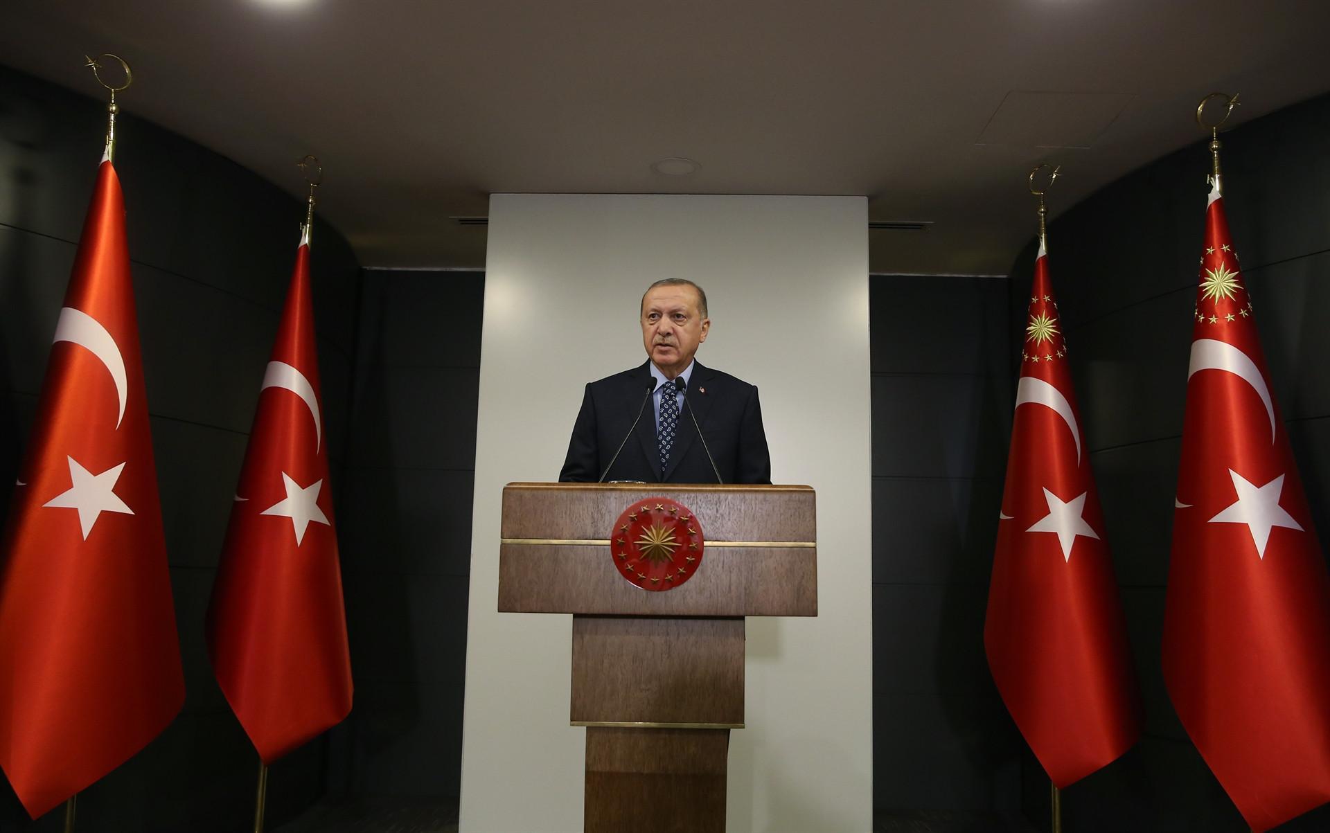 Turkey imposes partial curfew for citizens under 20