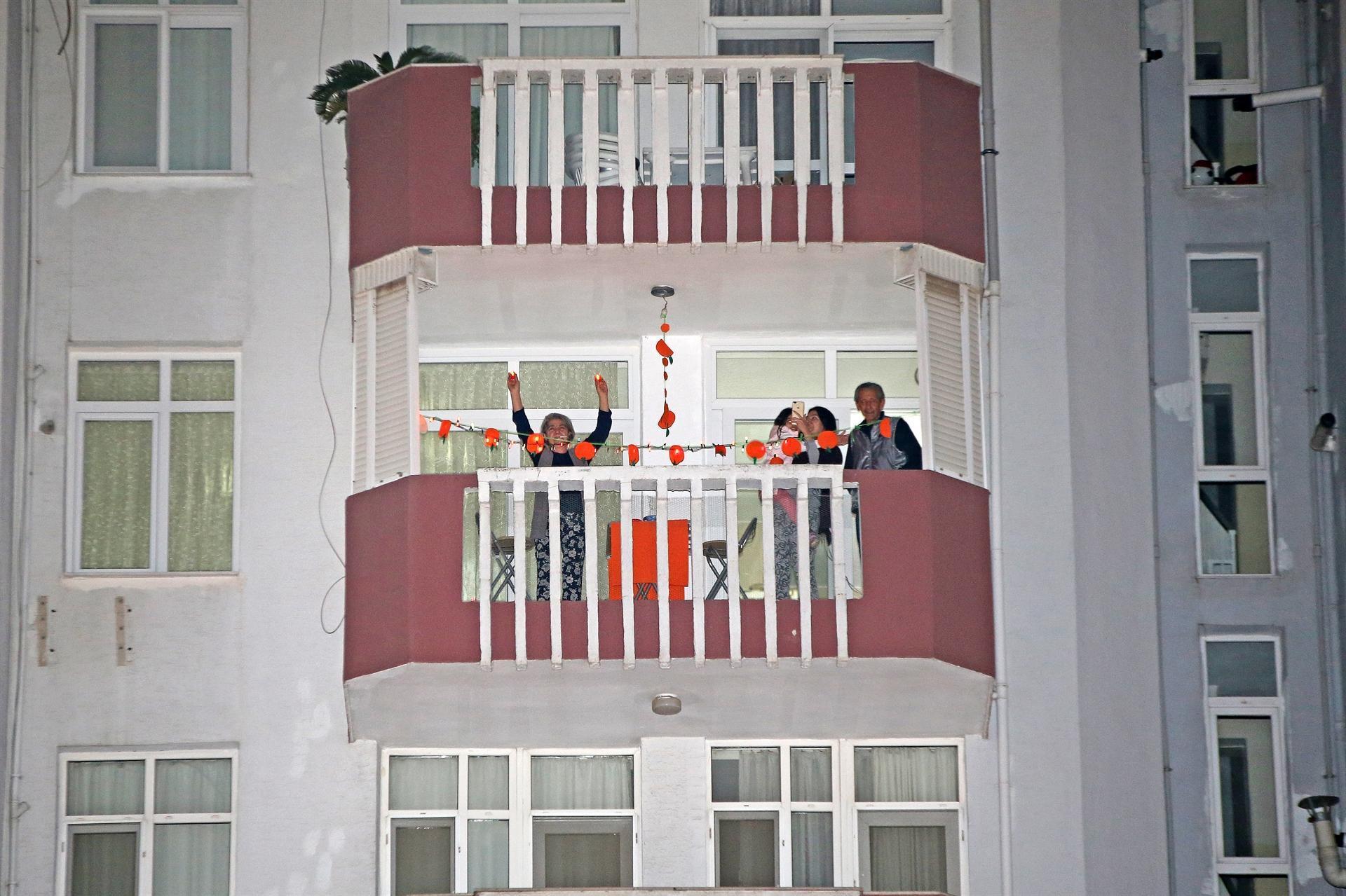 Adana’s Orange Blossom Carnival celebrated from balconies due to outbreak