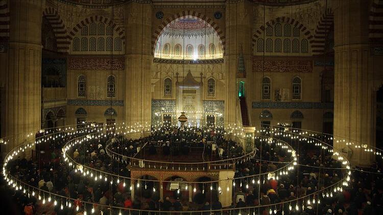 President Erdoğan marks Muslim holy night