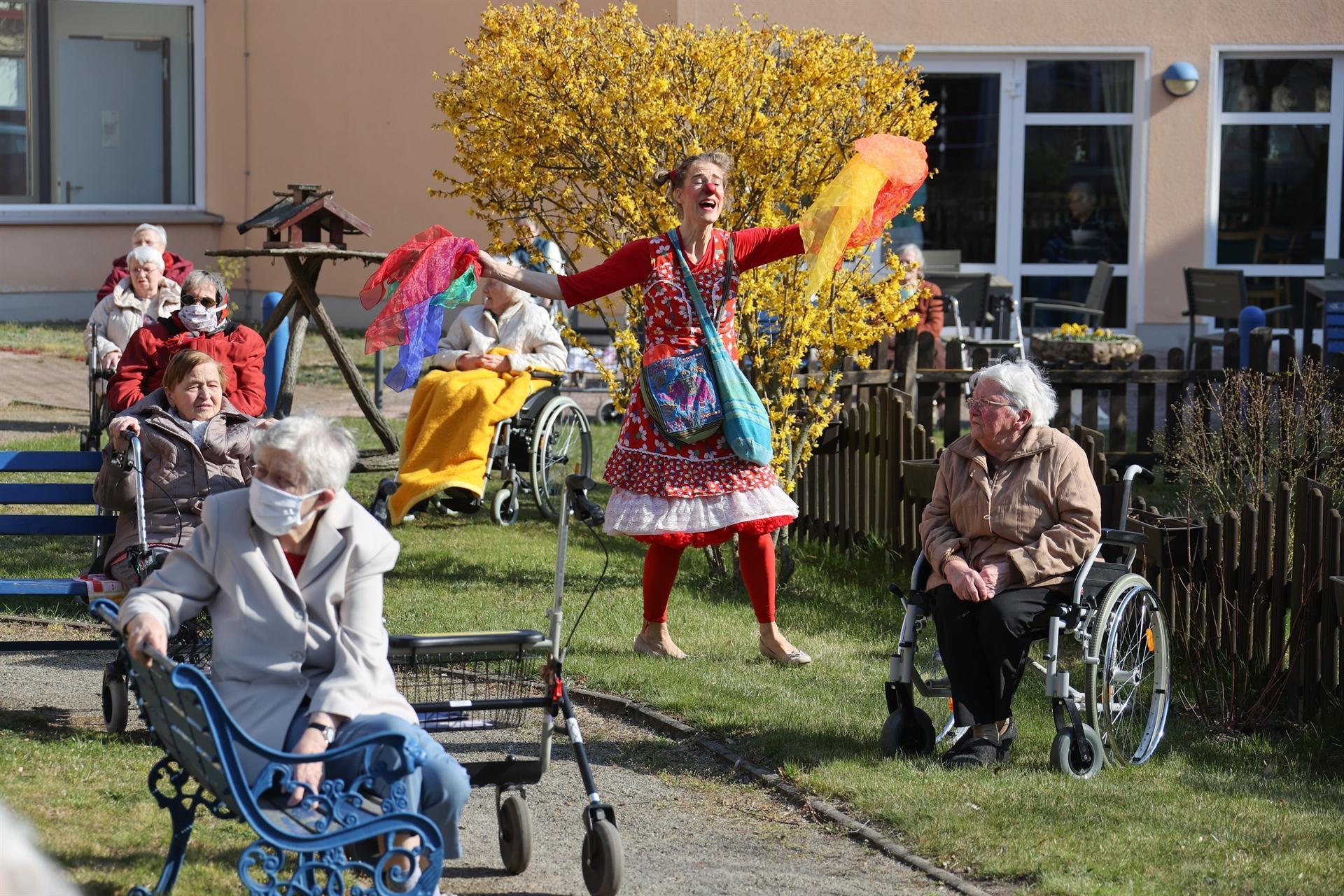 Clowns entertain seniors in isolation