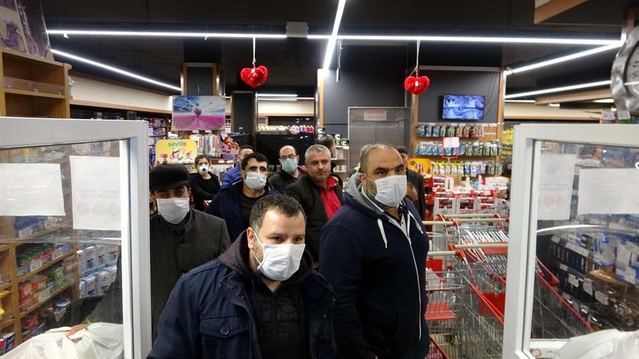 People flock to stores, bakeries before lockdown