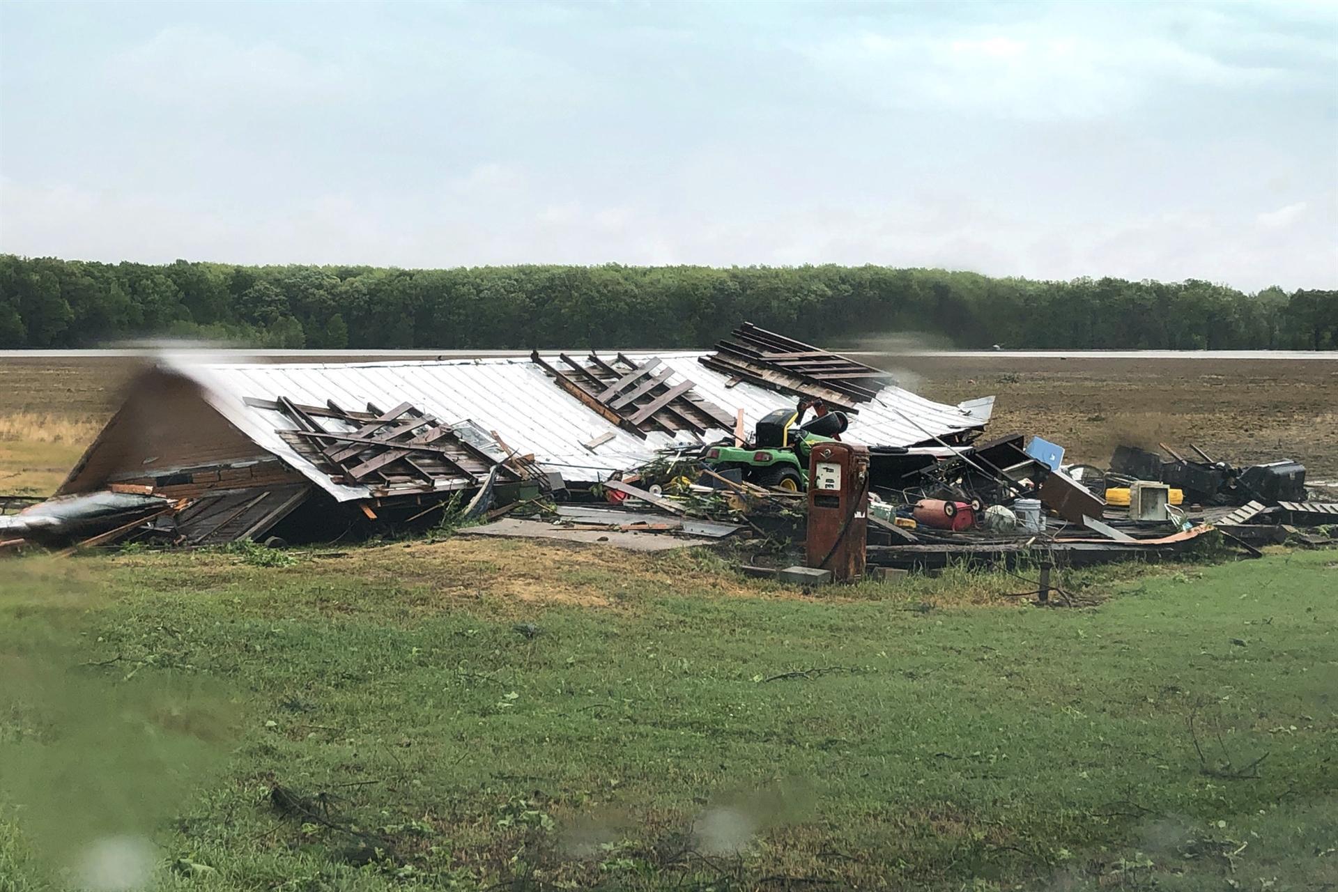 At least six dead as tornadoes hit Mississippi
