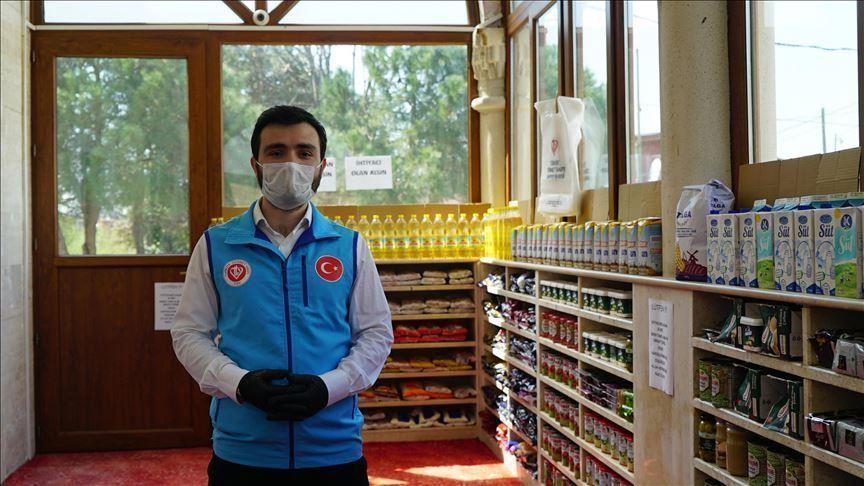 Istanbul mosque opens doors to needy amid COVID-19