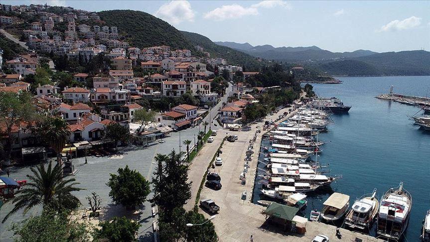 Tight controls avert virus cases in coast town Kaş