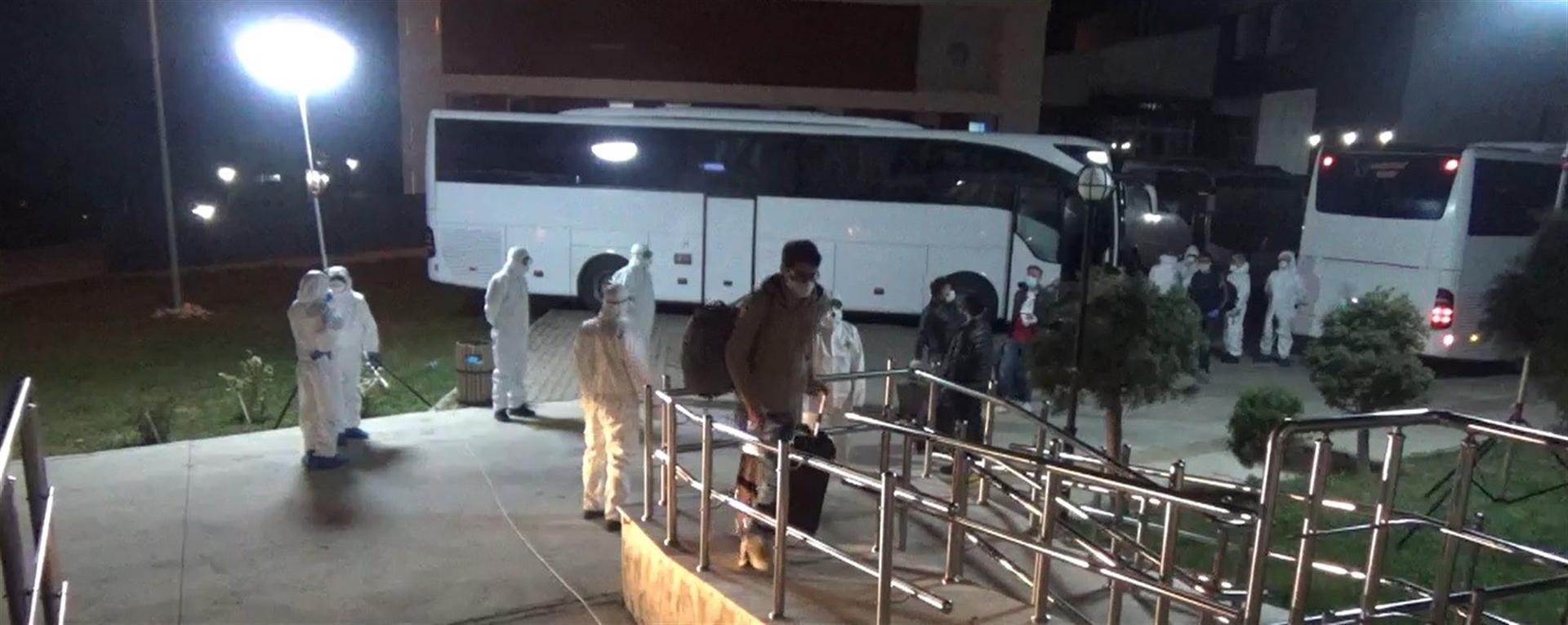 Turkey brings back stranded nationals from Greek port