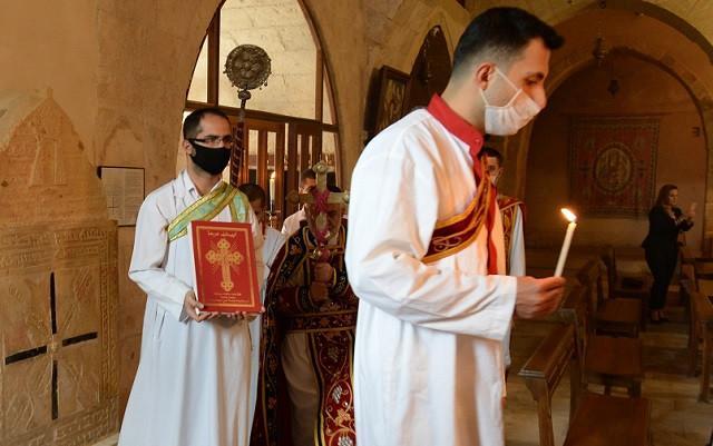 Orthodox Easter services hit by virus as many stay at home