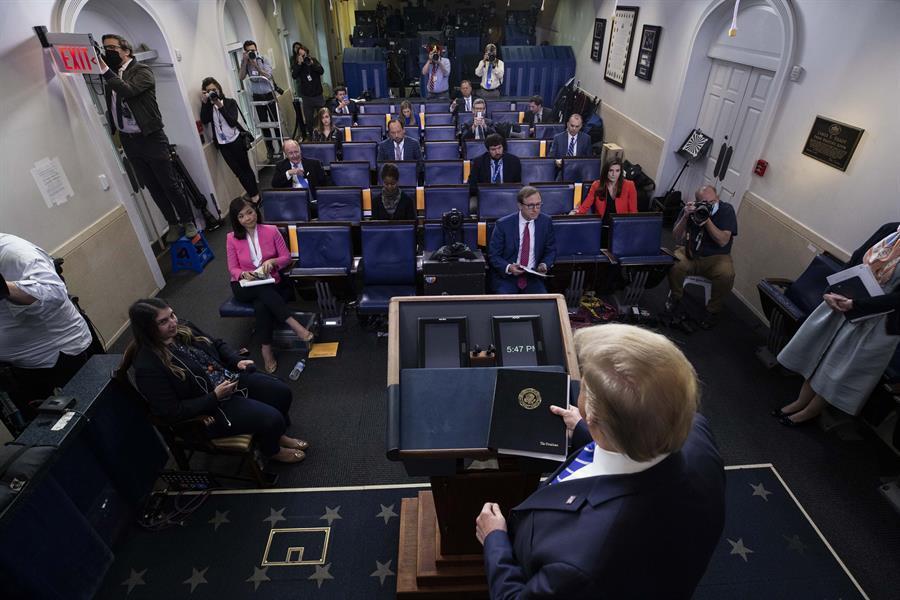 Trump showcases idea heat, humidity could help fight virus