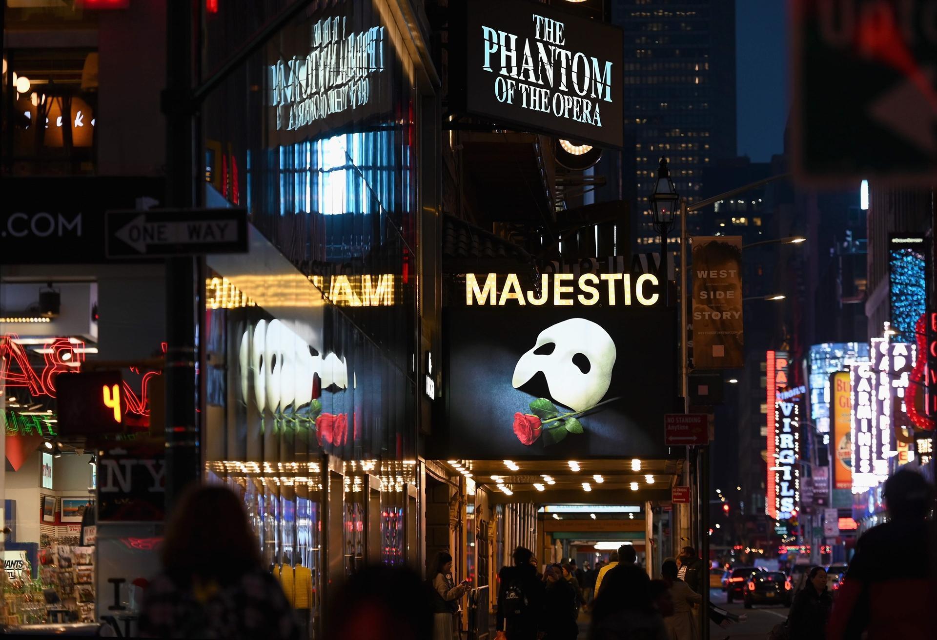 Broadway, doors closed and stages empty, fears an uncertain future