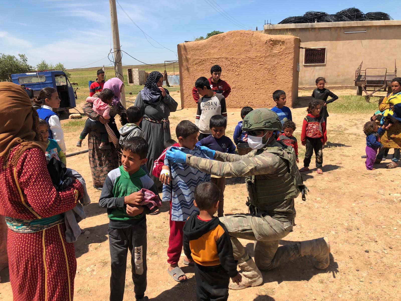 Turkish army distributes aid to 372 children in N Syria