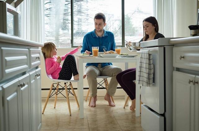 Fewer families, more one-person households in past five years: Survey