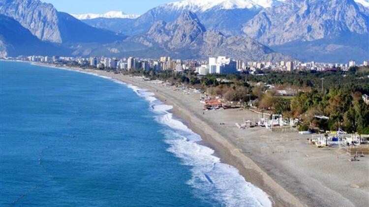 World-famous Antalya beach to reopen with unprecedented measures