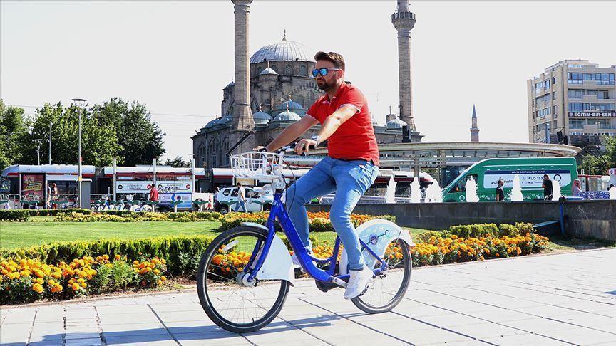 COVID-19 prompts more Turks to take to the pedals