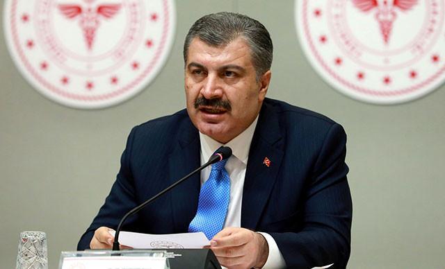 Health minister warns public with Chinese tweets