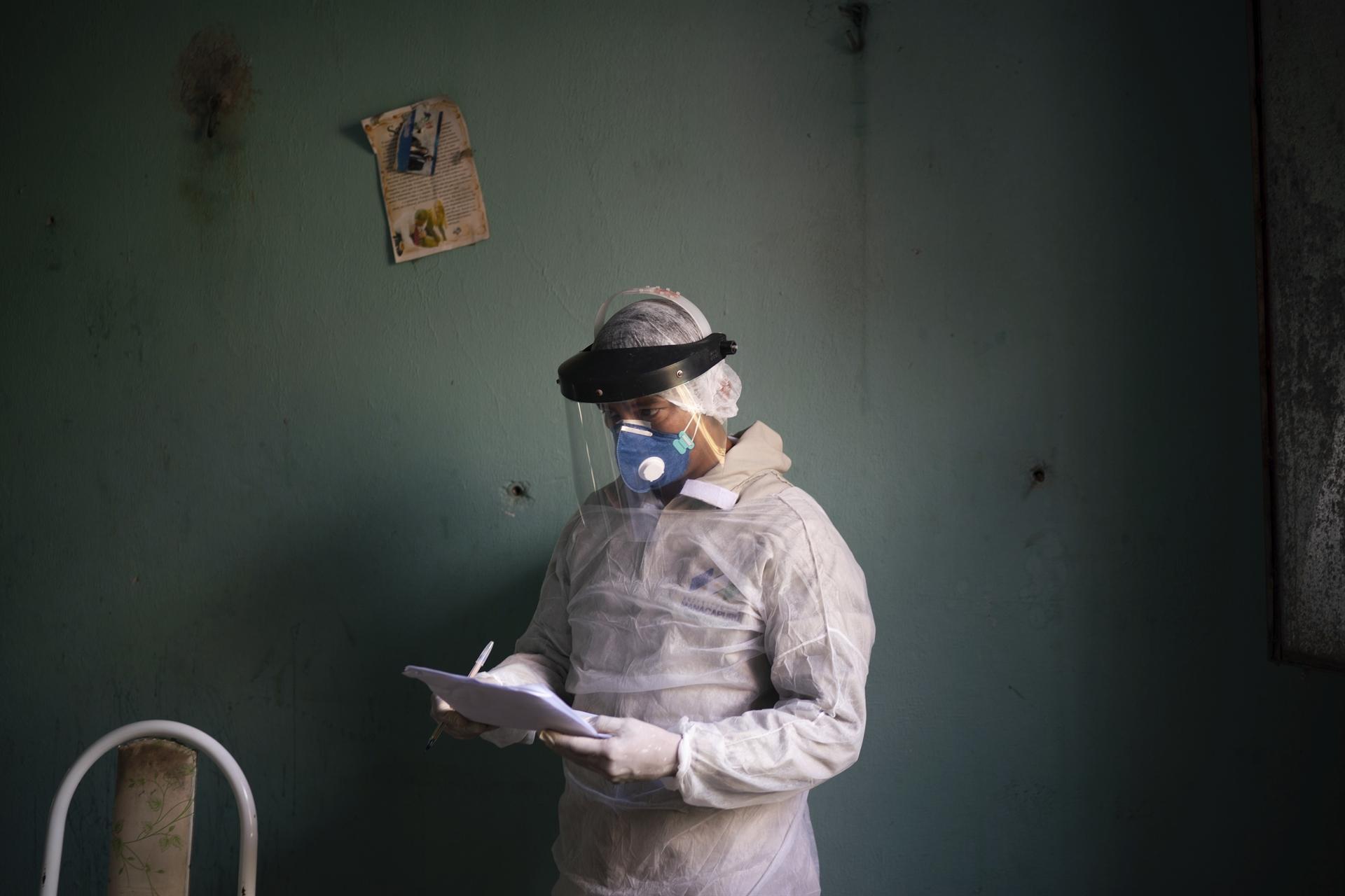 Record virus deaths in Brazil, Mexico spur defence efforts