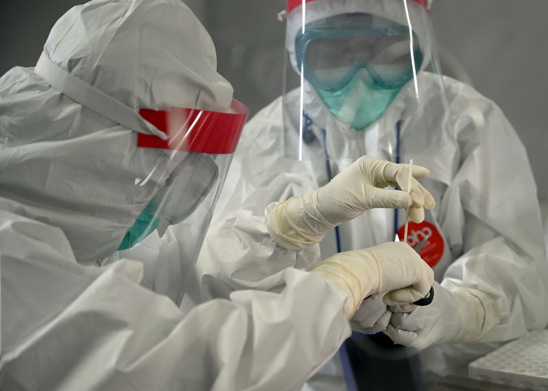 Virus deaths approach 400,000 as oil producers extend output cuts