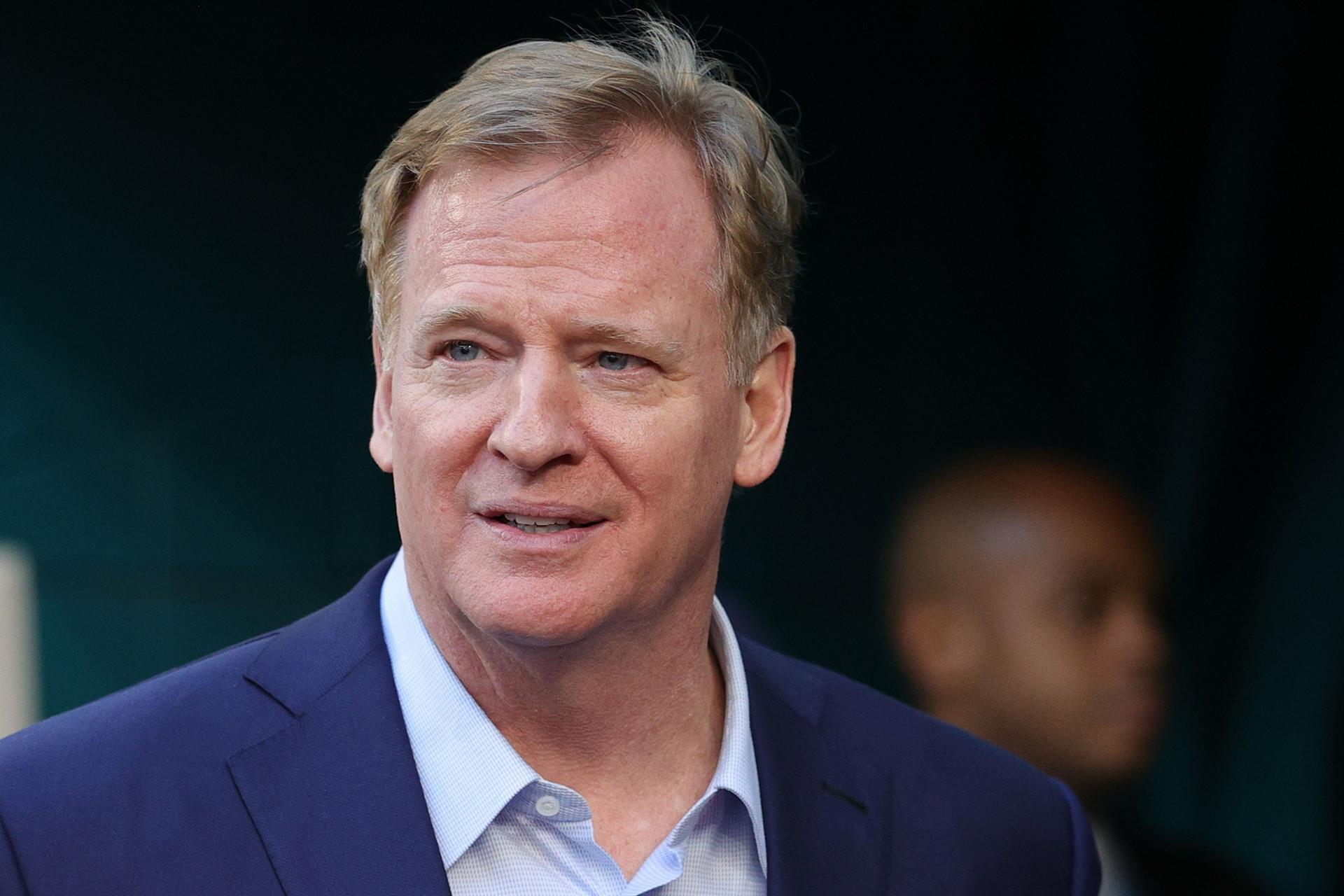 Goodell encourages NFL clubs to sign Colin Kaepernick