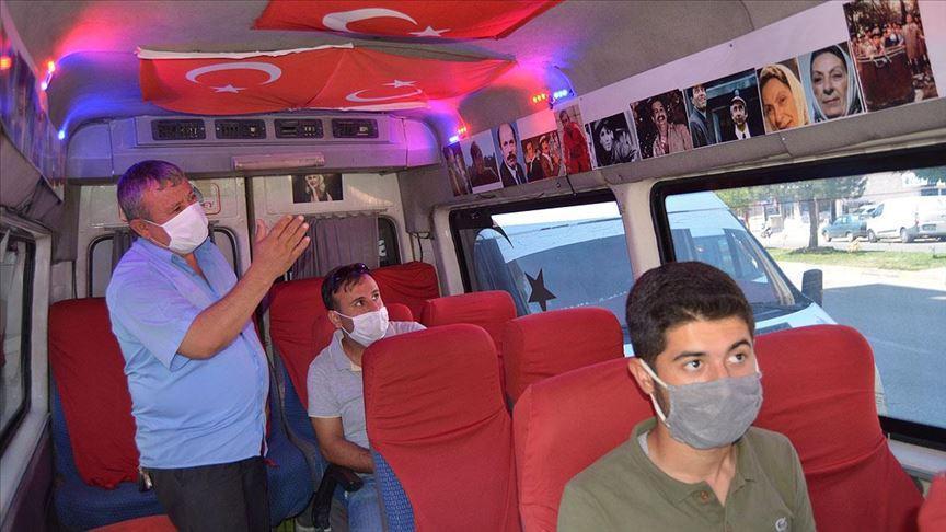 Minibus laden with Yeşilçam photos, soundtracks draws passengers’ interest