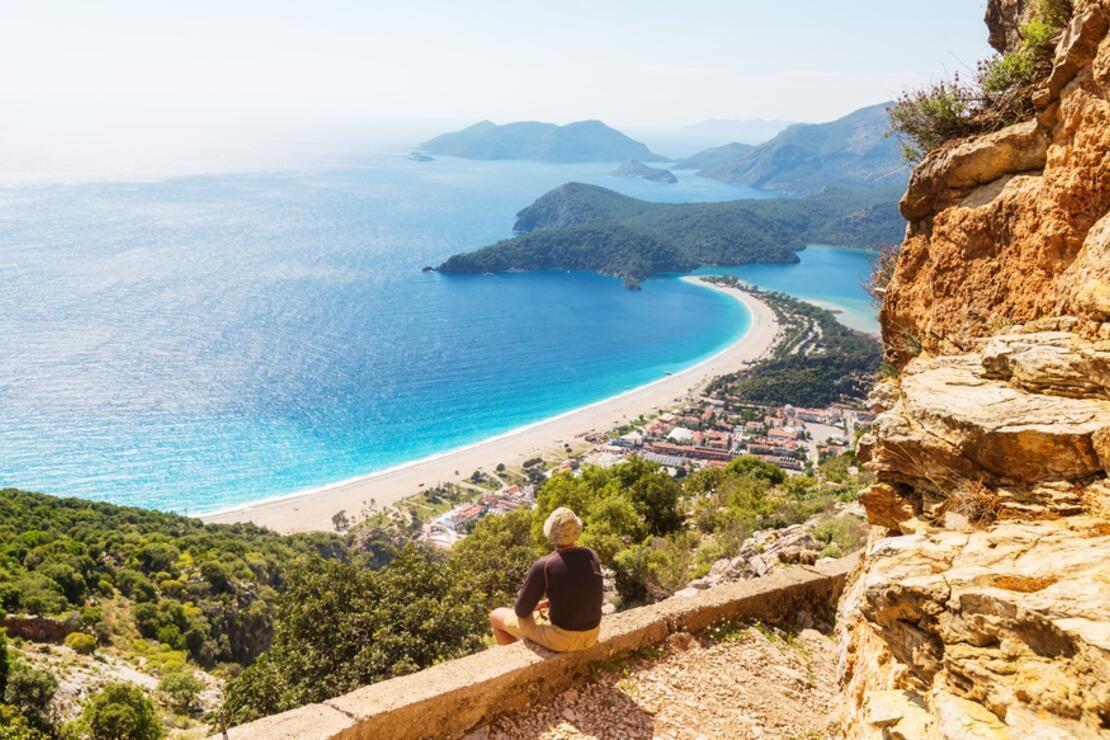 Number of foreign visitors drops in first 5 months of this year