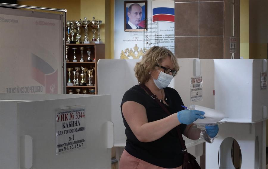 Russians cast early votes in ballot to extend Putin’s rule