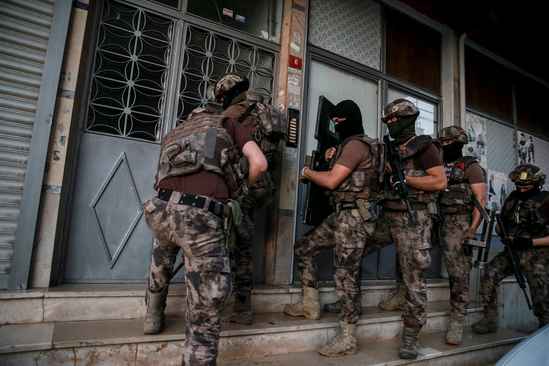 Police launch operations against drug dealers in Istanbul