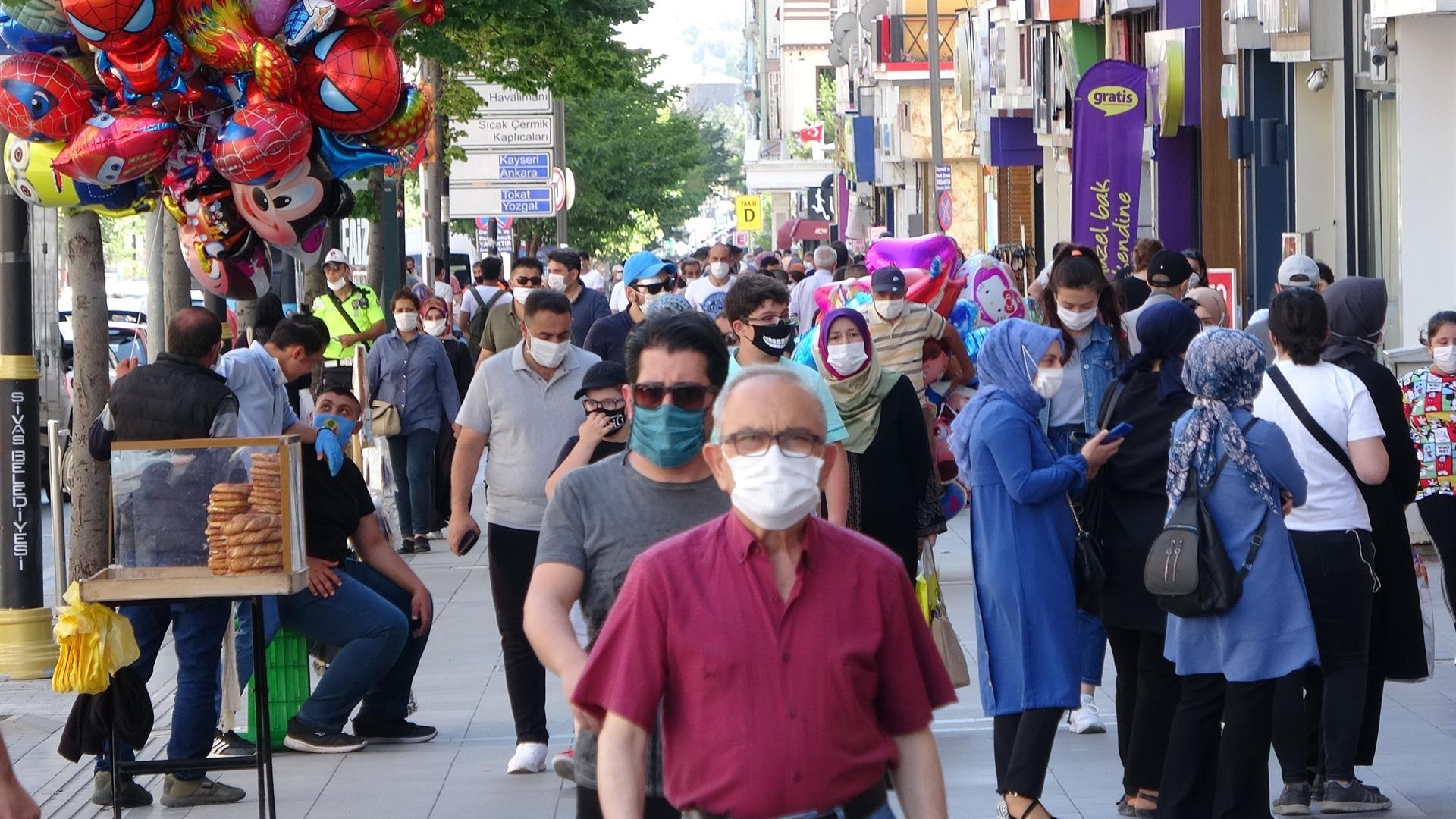 Doctor warns public against complacency as Turkey battles COVID-19