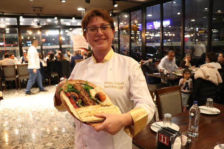 Russian writer learns secrets of kebab-making from masters